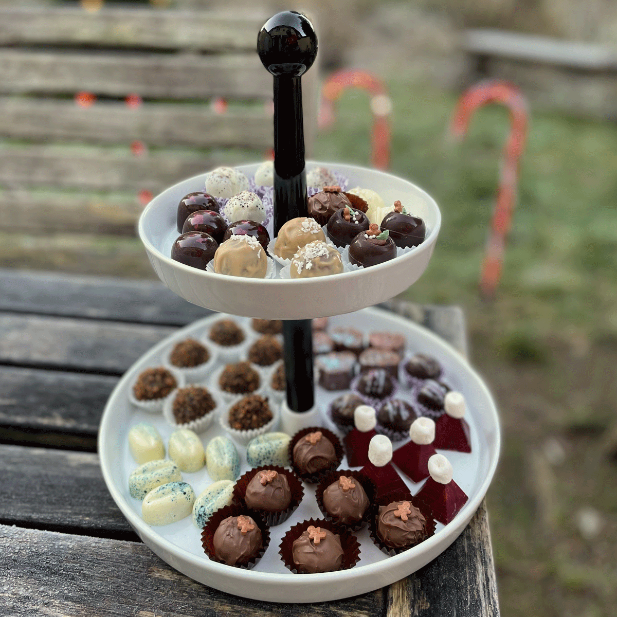 Hemgjorda chokladpraliner tryfflar med citron och lakrits